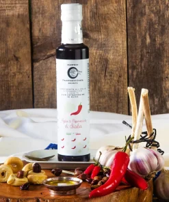 Olivenöl Extra Vergine mit frischem Knoblauch und Chili aus Sizilien