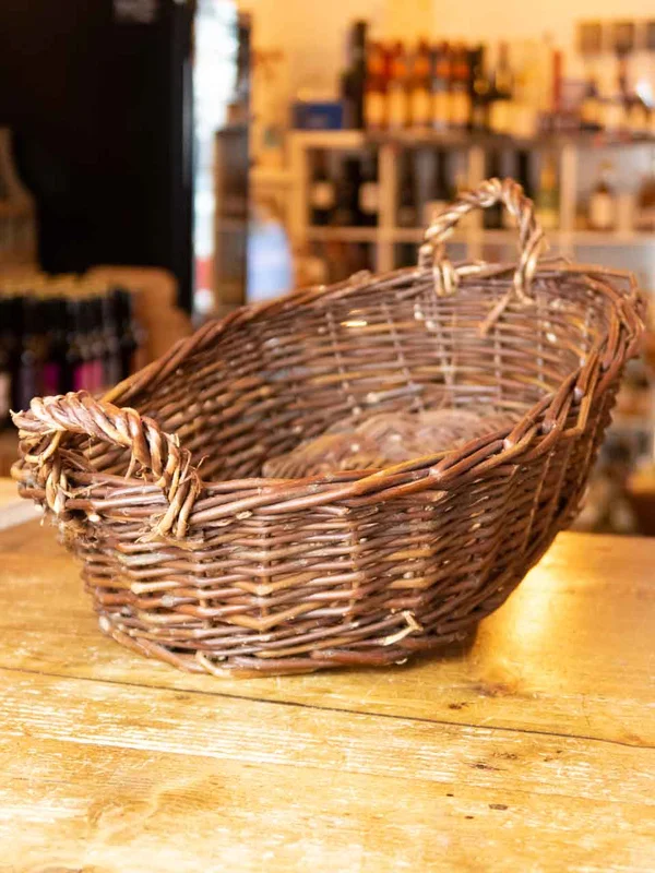 Geflochtener Korb mit Griffen – oval