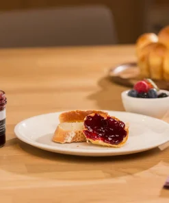 Sommerbeeren-Fruchtaufstrich mit Holunderbeerenlikör