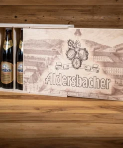 Glaskrug „Aldersbacher“  mit Gravur und 4 Flaschen Festbier mit persönlichem Etikett